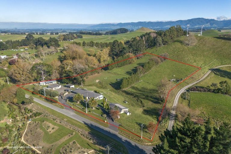 Photo of property in 208 Adelaide Road, Dannevirke, 4930