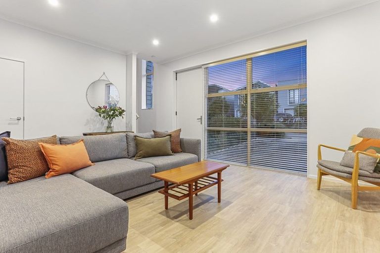 Photo of property in 21 Spotted Dove Road, Hobsonville, Auckland, 0616