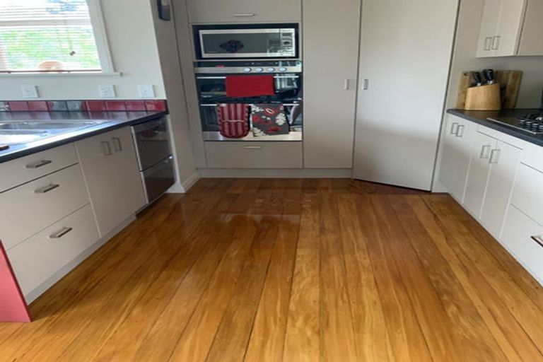 Photo of property in 2/10 Neil Avenue, Te Atatu Peninsula, Auckland, 0610