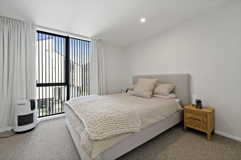 Photo of property in 3/90 Picasso Drive, West Harbour, Auckland, 0618