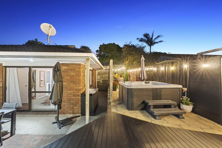 Photo of property in 13 Kurnell Drive, Botany Downs, Auckland, 2010