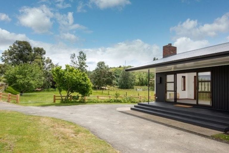 Photo of property in 806 Outram-mosgiel Road, Riverside, Outram, 9073