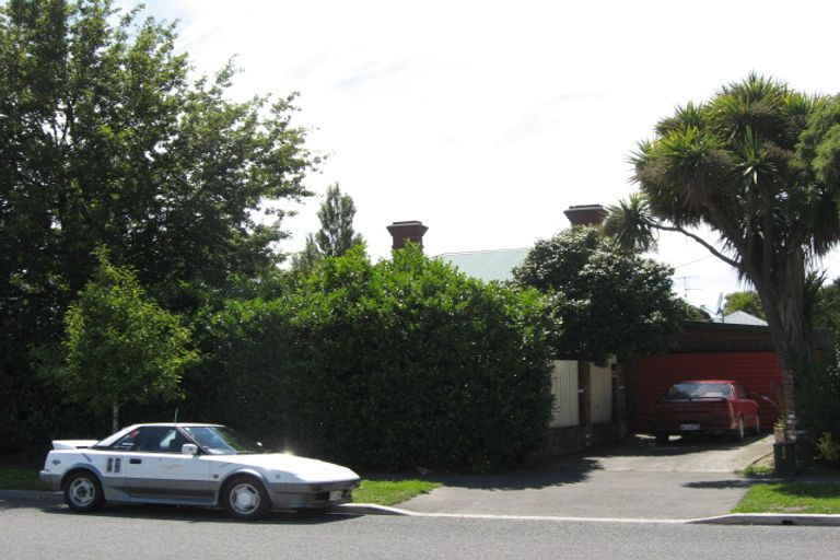 Photo of property in 10 Geraldine Street, Edgeware, Christchurch, 8013