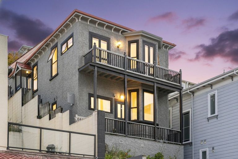 Photo of property in 2a Macdonald Crescent, Te Aro, Wellington, 6011