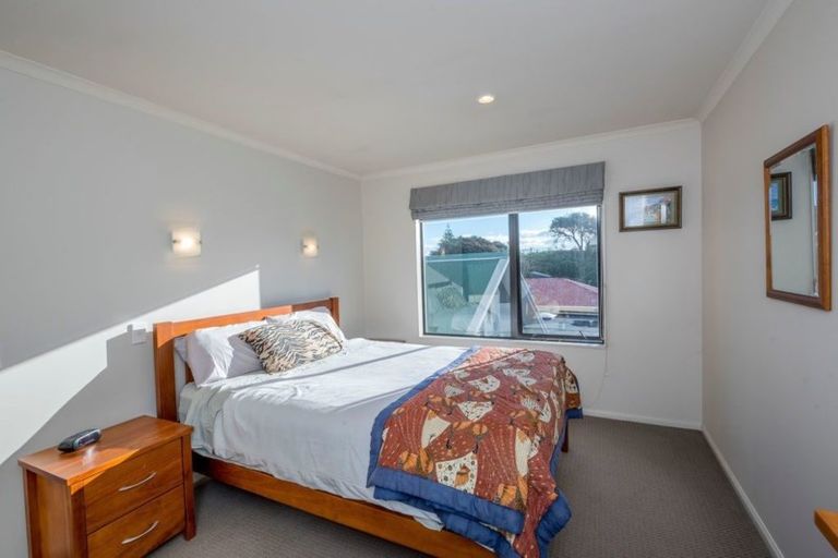 Photo of property in Te Kakariki Apartments, 3/8 Wellington Road, Paekakariki, 5034