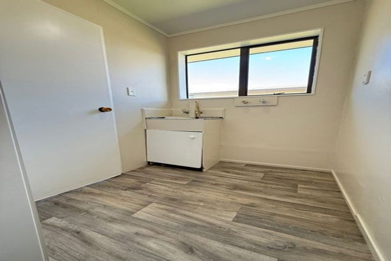 Photo of property in 2/6 Trimdon Street, Randwick Park, Auckland, 2105