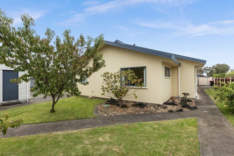 Photo of property in 15a Howard Road, Taradale, Napier, 4112