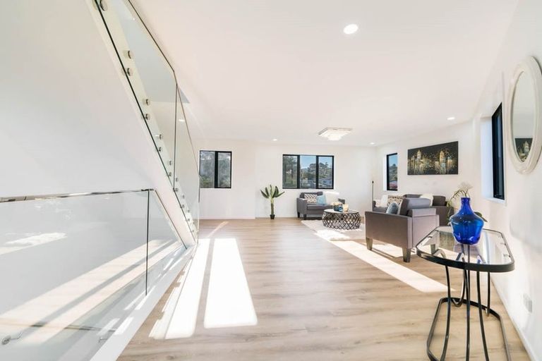 Photo of property in 5 Liban Place, Massey, Auckland, 0614