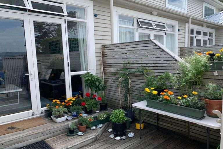 Photo of property in 231u8 Marine Parade, Seatoun, Wellington, 6022