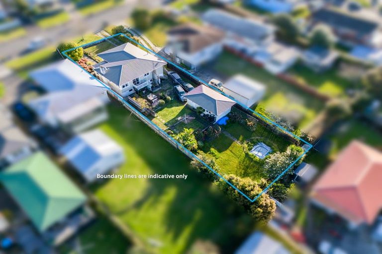 Photo of property in 18 Huruhuru Road, Massey, Auckland, 0614