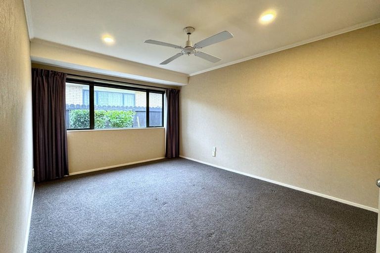 Photo of property in 26 Maghera Drive, East Tamaki Heights, Auckland, 2016