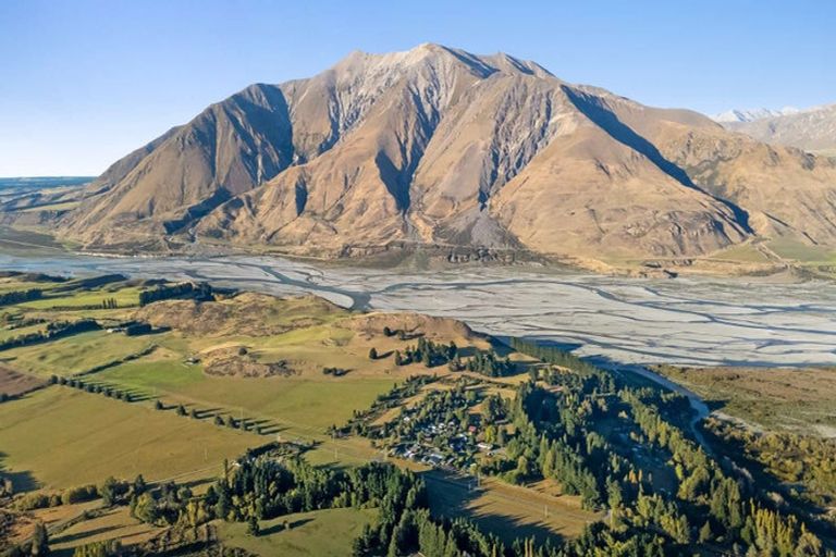 Photo of property in 5 Ryton Place, Lake Coleridge, 7572