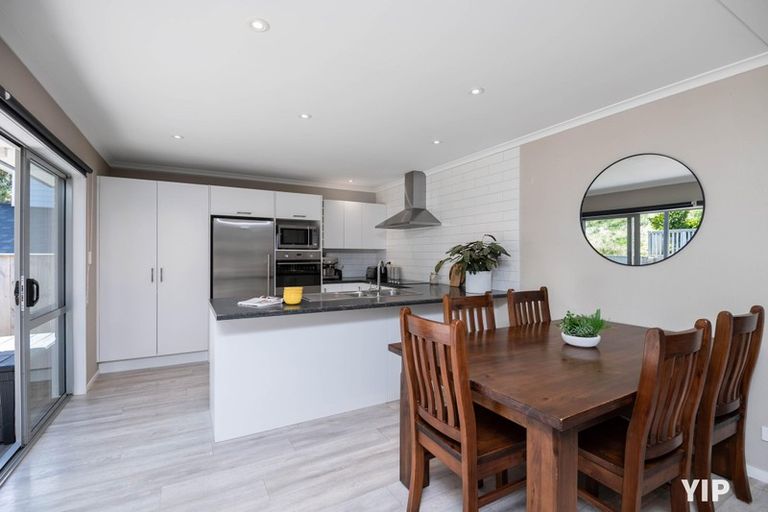 Photo of property in 21 Bickerton Rise, Churton Park, Wellington, 6037