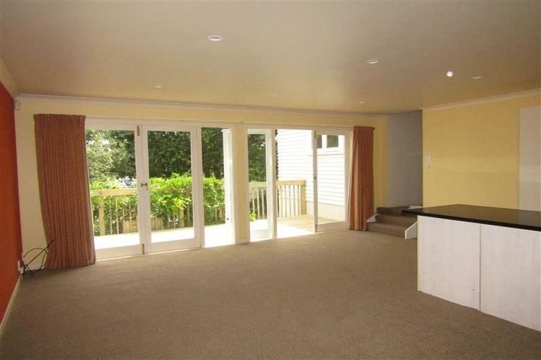 Photo of property in 2/24 Garadice Road, Rothesay Bay, Auckland, 0630
