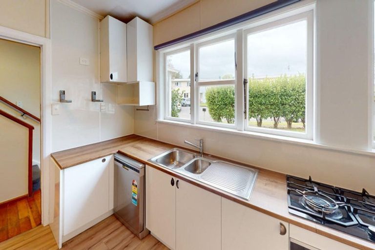 Photo of property in 11 Renfrew Place, Highbury, Palmerston North, 4412