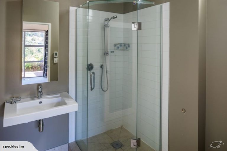 Photo of property in 51 Tiketike Way, Brooklyn, Wellington, 6021