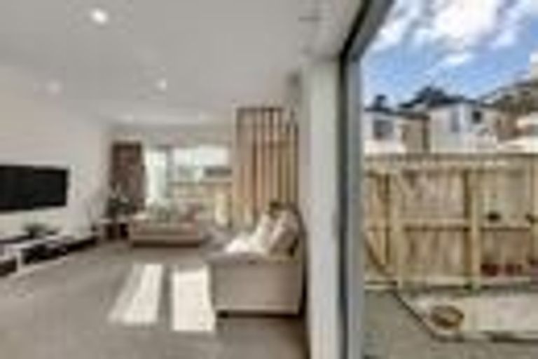 Photo of property in 7u7 Handyside Street, Tawa, Wellington, 5028