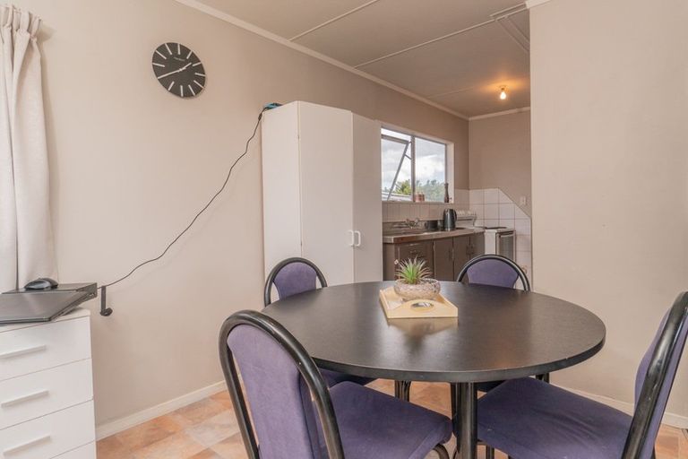 Photo of property in 12 Imperial Place, Henderson, Auckland, 0612