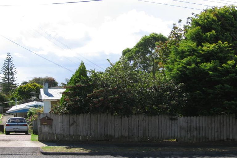 Photo of property in 39 Golf Road, New Lynn, Auckland, 0600