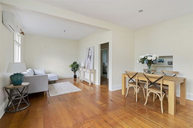 Photo of property in 130 Middlepark Road, Sockburn, Christchurch, 8042