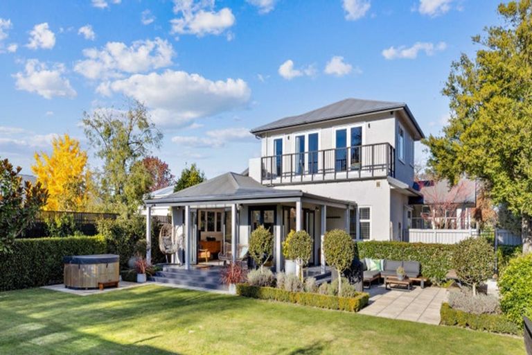 Photo of property in 19 Weston Road, St Albans, Christchurch, 8052