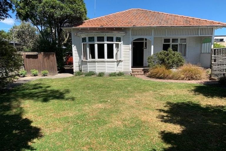 Photo of property in 17 Lyndon Street, Riccarton, Christchurch, 8011