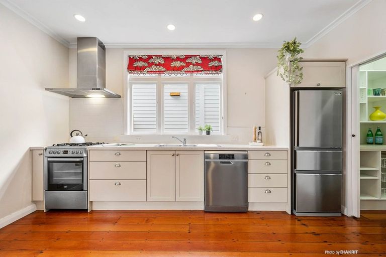 Photo of property in 43 Severn Street, Island Bay, Wellington, 6023