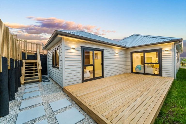 Photo of property in 25 Whakairo Crescent, Gulf Harbour, 0930