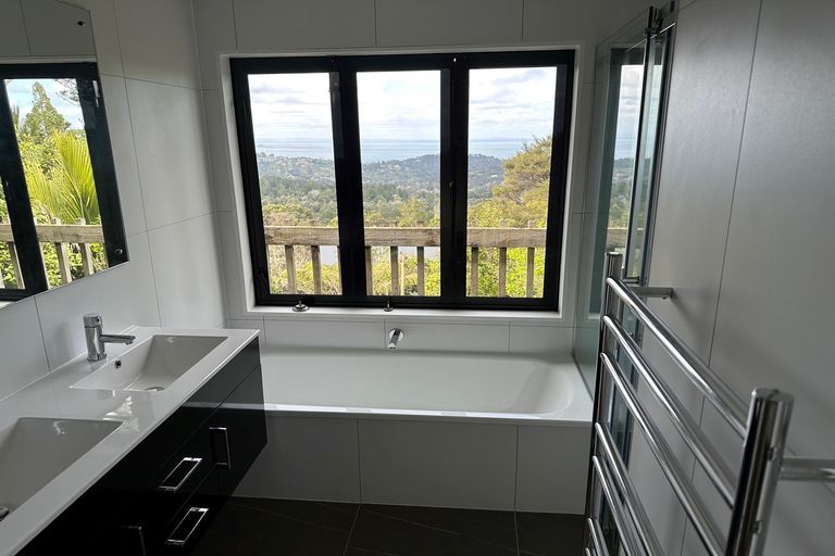 Photo of property in 168a Scenic Drive, Titirangi, Auckland, 0604