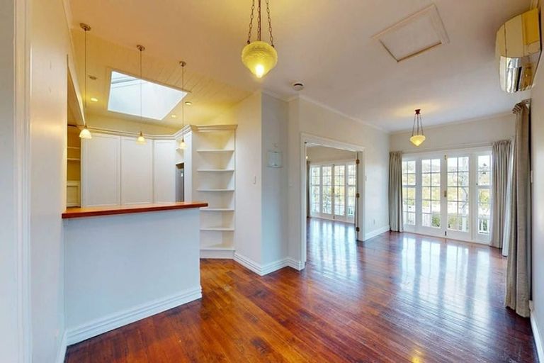 Photo of property in 43 Trelissick Crescent, Ngaio, Wellington, 6035