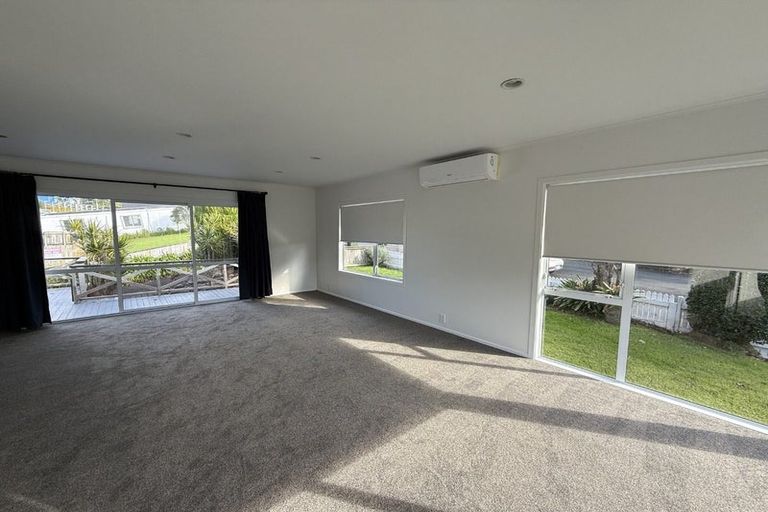 Photo of property in 5 Trelawn Place, Cockle Bay, Auckland, 2014