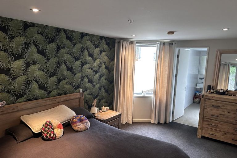 Photo of property in 2a/22 Telford Terrace, Oriental Bay, Wellington, 6011