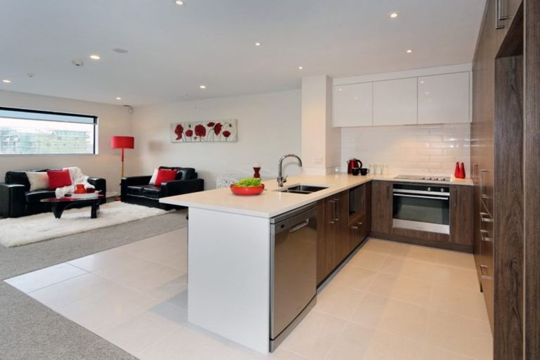 Photo of property in 86 Hobsonville Point Road, Hobsonville, Auckland, 0616