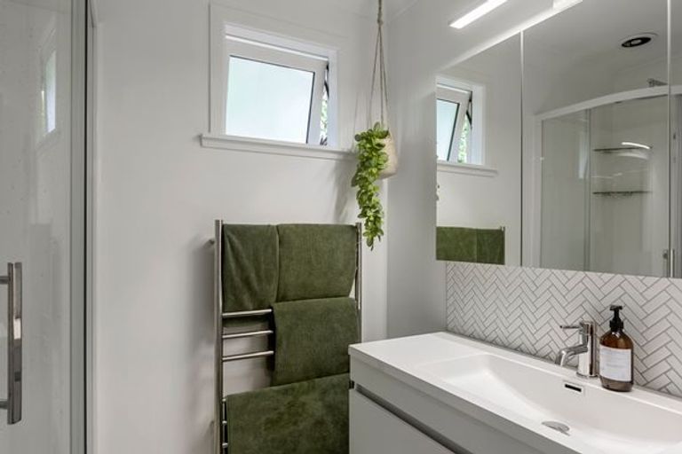 Photo of property in 19 Swan Crescent, Pakuranga, Auckland, 2010