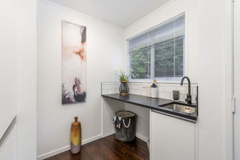 Photo of property in 18 Ngaio Road, Titirangi, Auckland, 0604