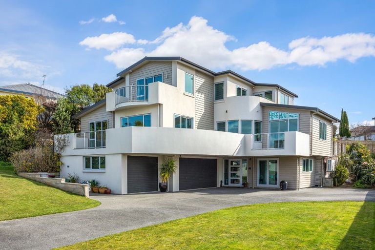 Photo of property in 3 Pendennis Point, Camborne, Porirua, 5026