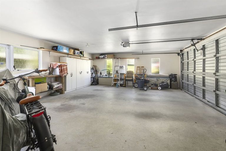 Photo of property in 17 Latitude Close, Whitby, Porirua, 5024