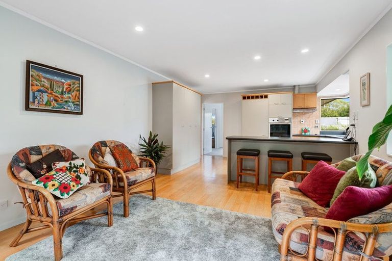 Photo of property in 32 Unsworth Drive, Unsworth Heights, Auckland, 0632