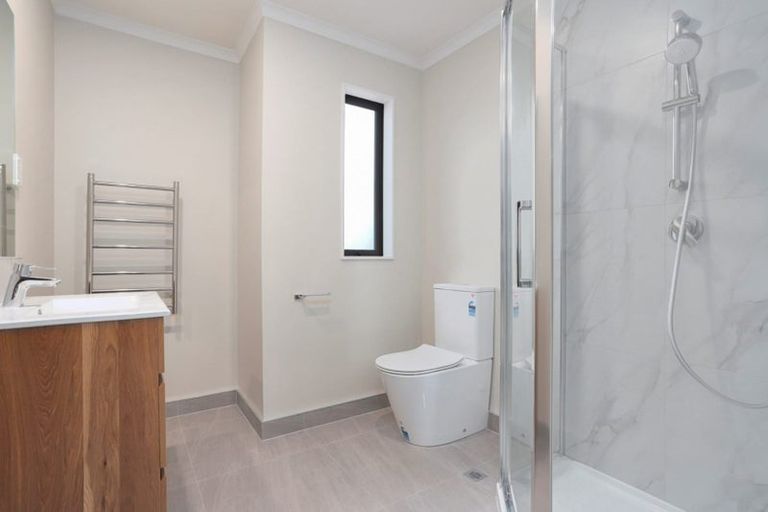 Photo of property in 10e Roberts Road, Te Atatu South, Auckland, 0610