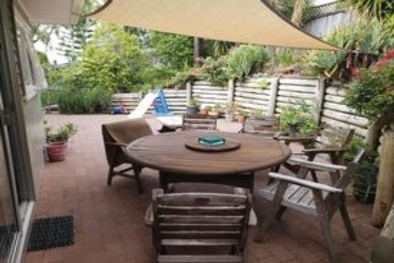 Photo of property in 88 Chivalry Road, Glenfield, Auckland, 0629