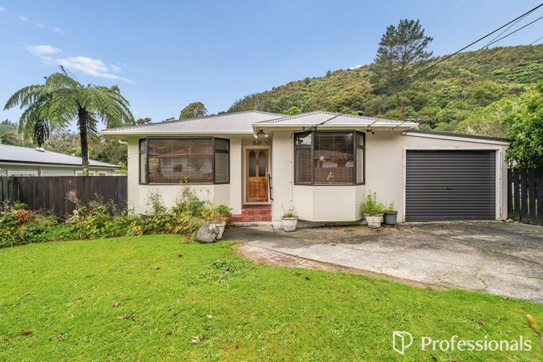 Photo of property in 13 Sunny Grove, Wainuiomata, Lower Hutt, 5014