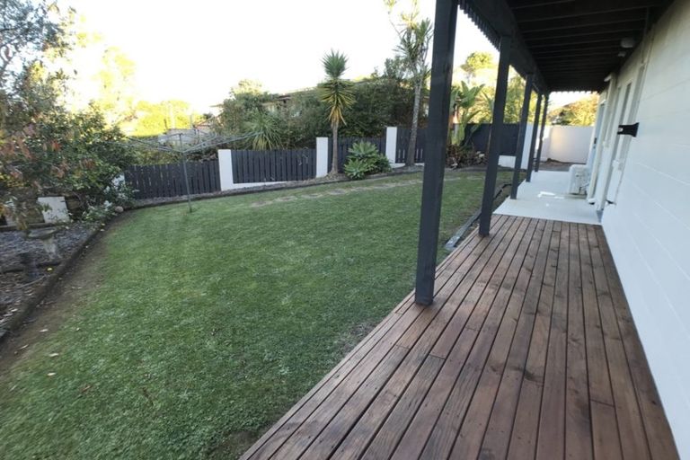 Photo of property in 22 Hartley Terrace, Massey, Auckland, 0614