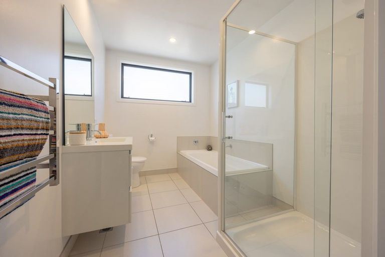 Photo of property in 30 Mount Creighton Crescent, Wanaka, 9305