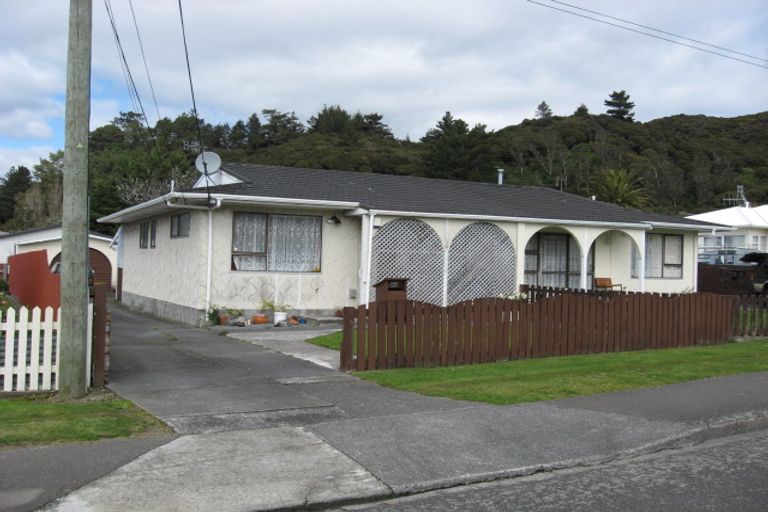 Photo of property in 5b Maire Street, Wainuiomata, Lower Hutt, 5014