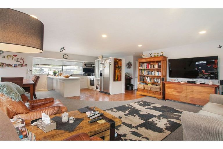 Photo of property in 23a Kervil Avenue, Te Atatu Peninsula, Auckland, 0610