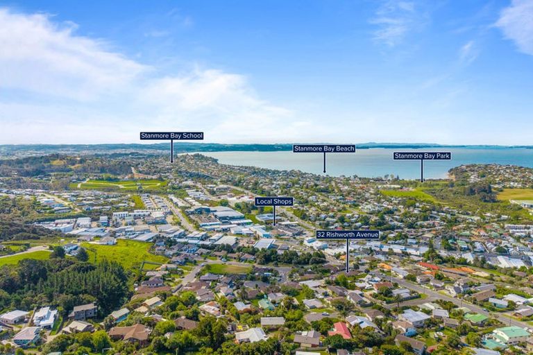 Photo of property in 32 Rishworth Avenue, Stanmore Bay, Whangaparaoa, 0932