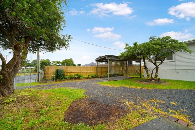 Photo of property in 19 Cobham Crescent, Kelston, Auckland, 0602