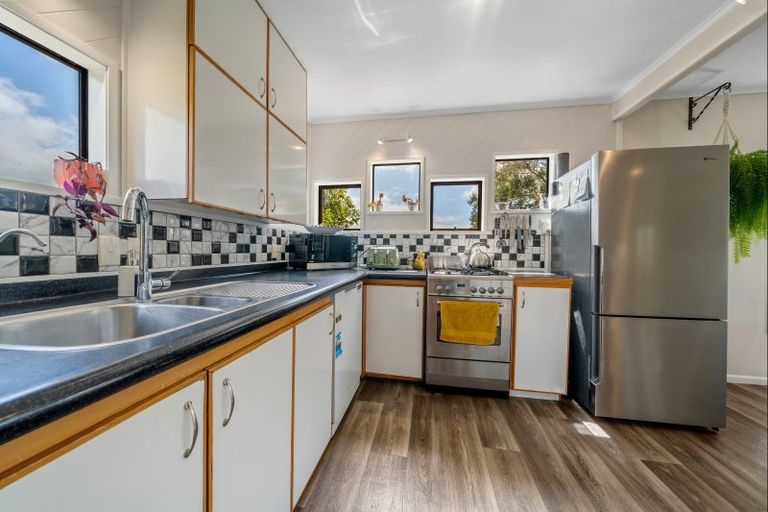 Photo of property in 13 Honnor Place, Hurdon, New Plymouth, 4310