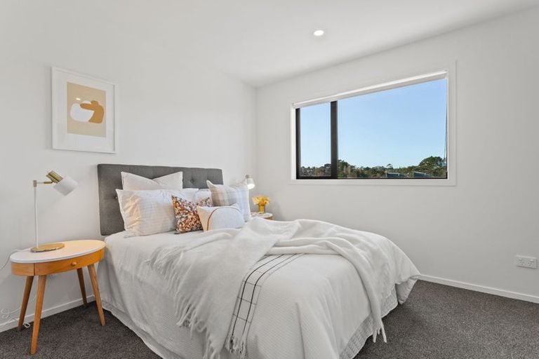 Photo of property in 2/28 Westgate Drive, Westgate, Auckland, 0614