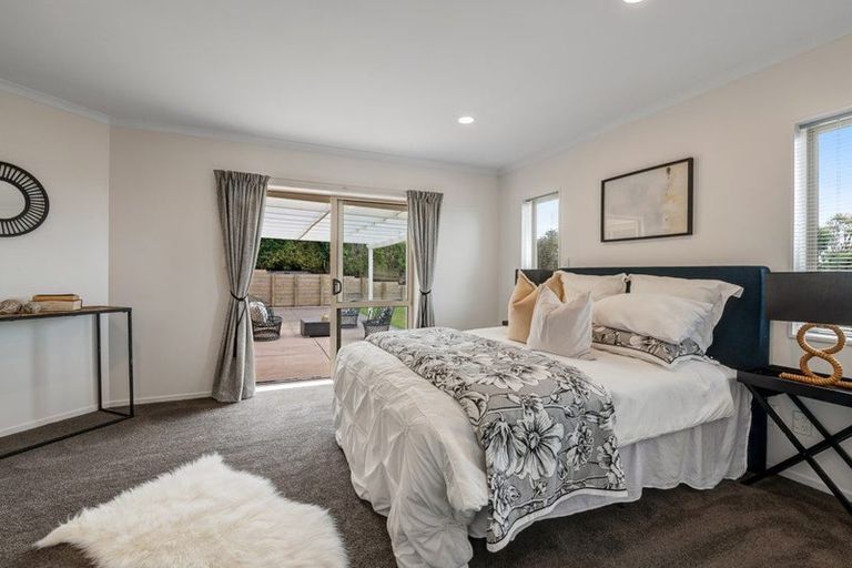 Photo of property in 6 Fulmar Way, Unsworth Heights, Auckland, 0632
